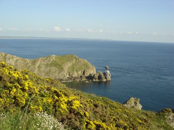 Le nez de Voidries vu depuis le Nez de Jobourg